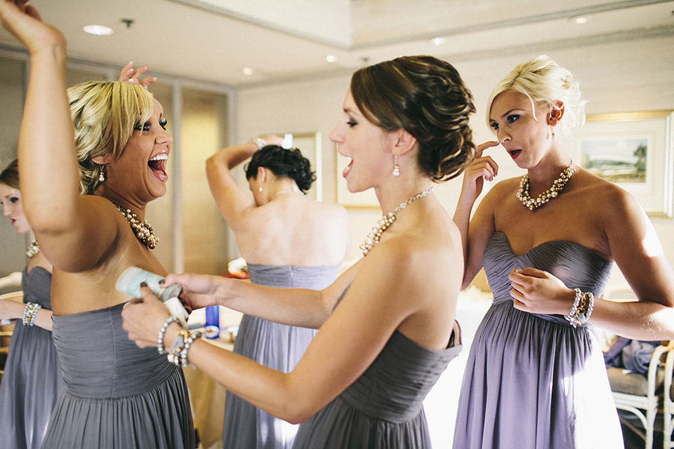 Seattle funny wedding photos: Bridesmaids applying deodorant