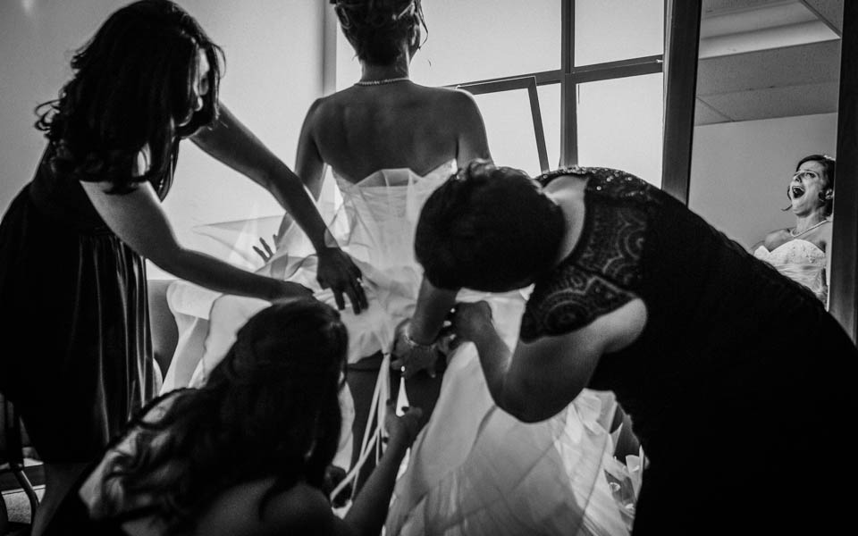Seattle wedding photographers: Stephanie's getting ready funny moment