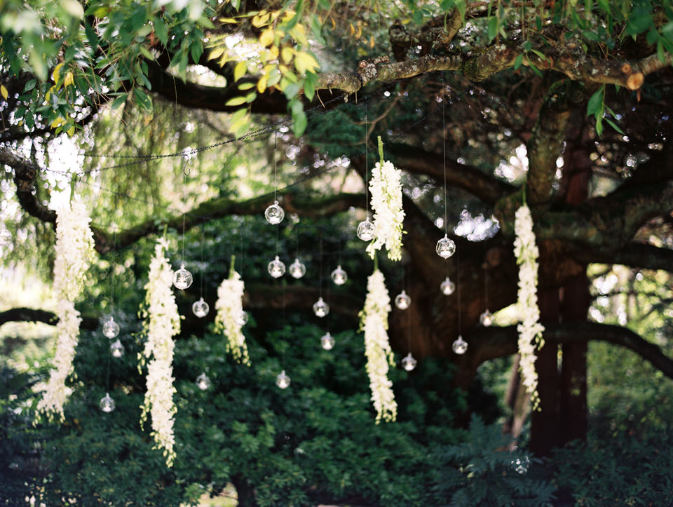 Seattle wedding photographer: An Intimate Queen Anne garden wedding at Parsons Gardens, Seattle (4)