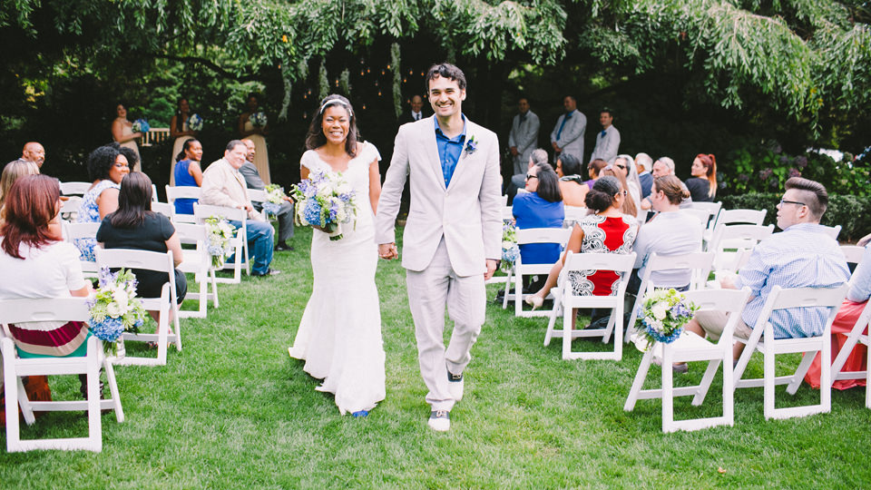 Seattle wedding photographer: An Intimate Queen Anne garden wedding at Parsons Gardens, Seattle (12)