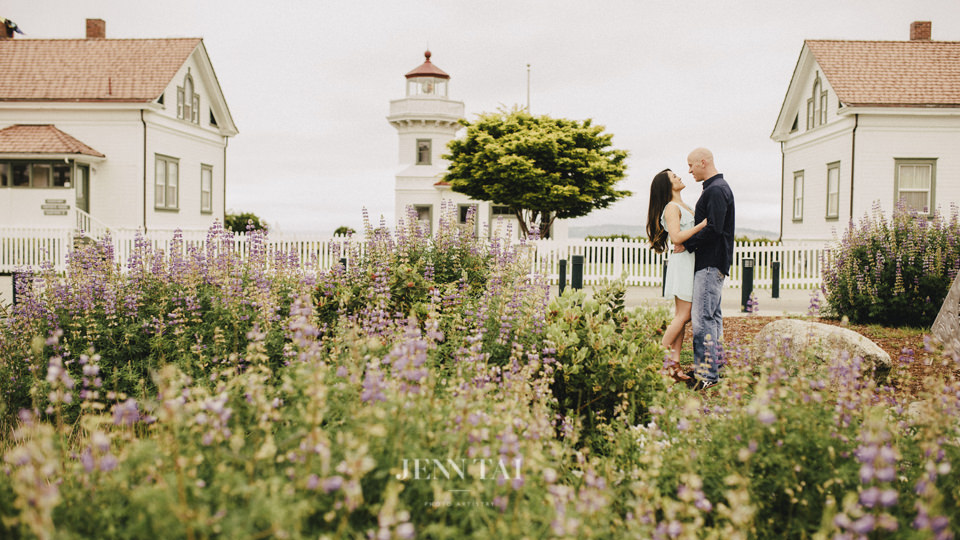Seattle engagement photographer: Davilynn and DJay, Engaged at Mukilteo Lighthouse (6)