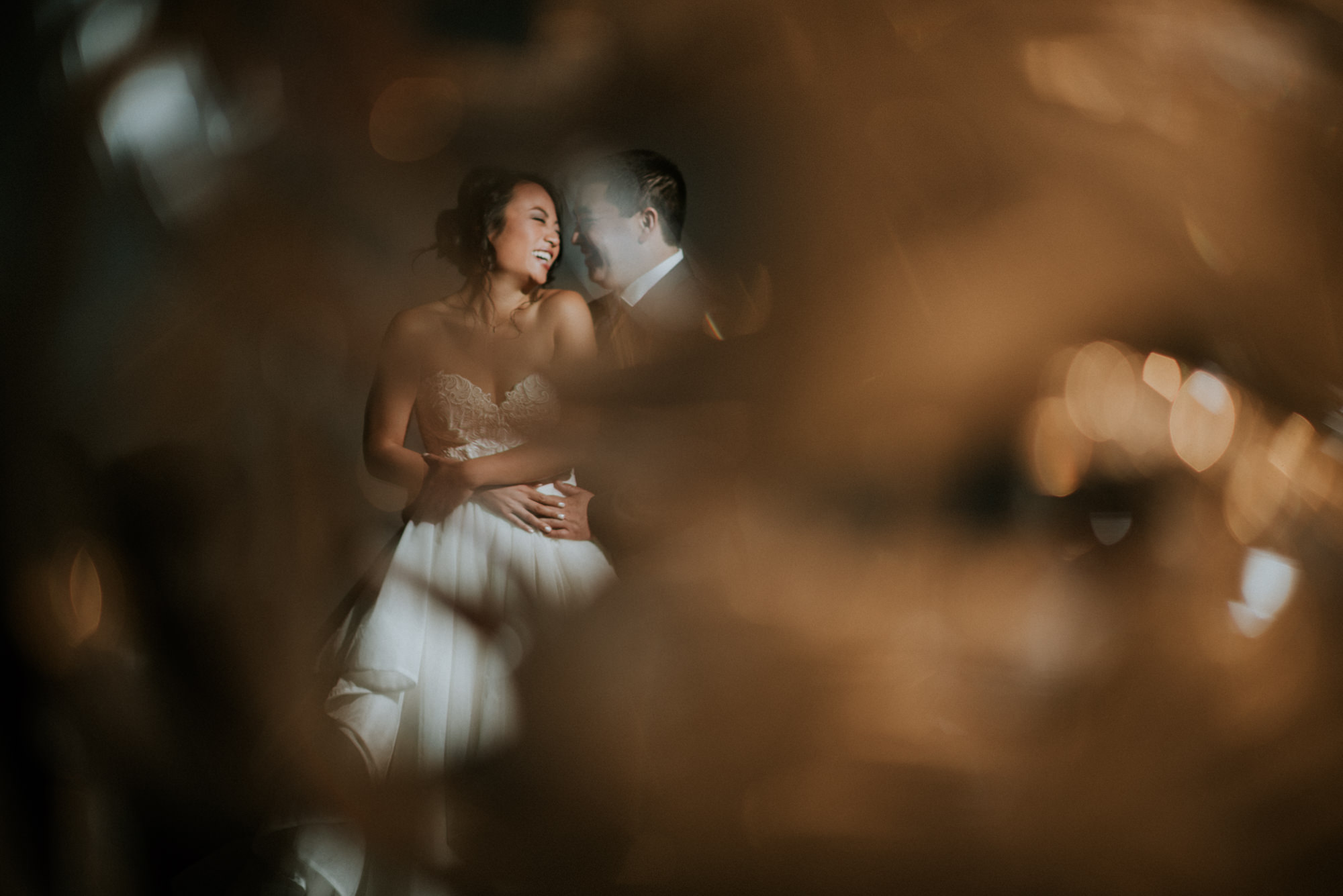 Amy and Jeremy wedding portraits at Chihuly Garden and Glass, Seattle WA, by Seattle Wedding Photographers Jennifer Tai