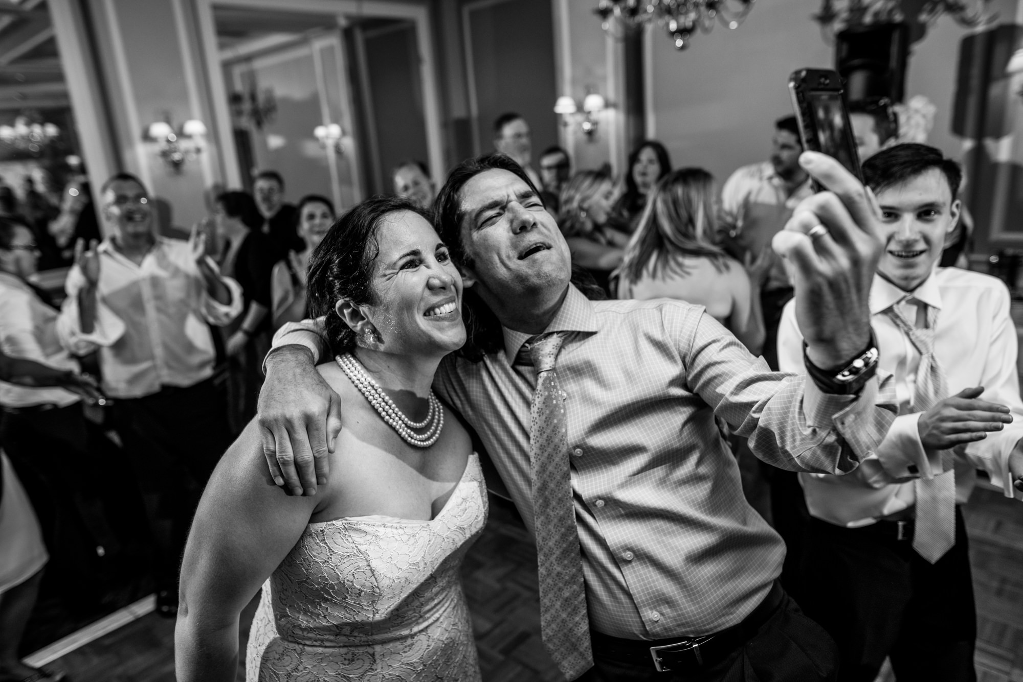 The happy couple dance into the night with their wedding guests at the Seattle Tennis Club, summer 2016. Photo by Seattle Wedding Photographers Jennifer Tai Photo Artistry.