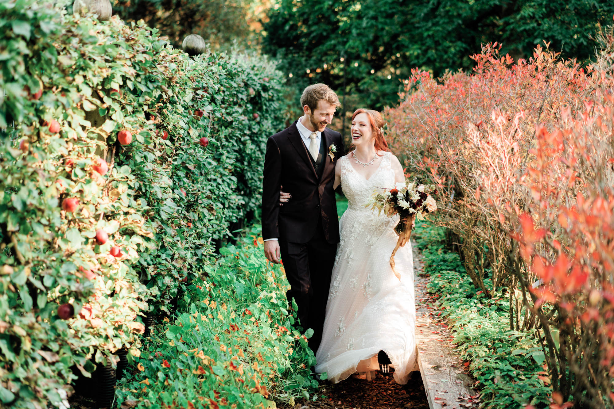 Seattle wedding photographers: Fall Wedding at Bella Luna Farms (48)