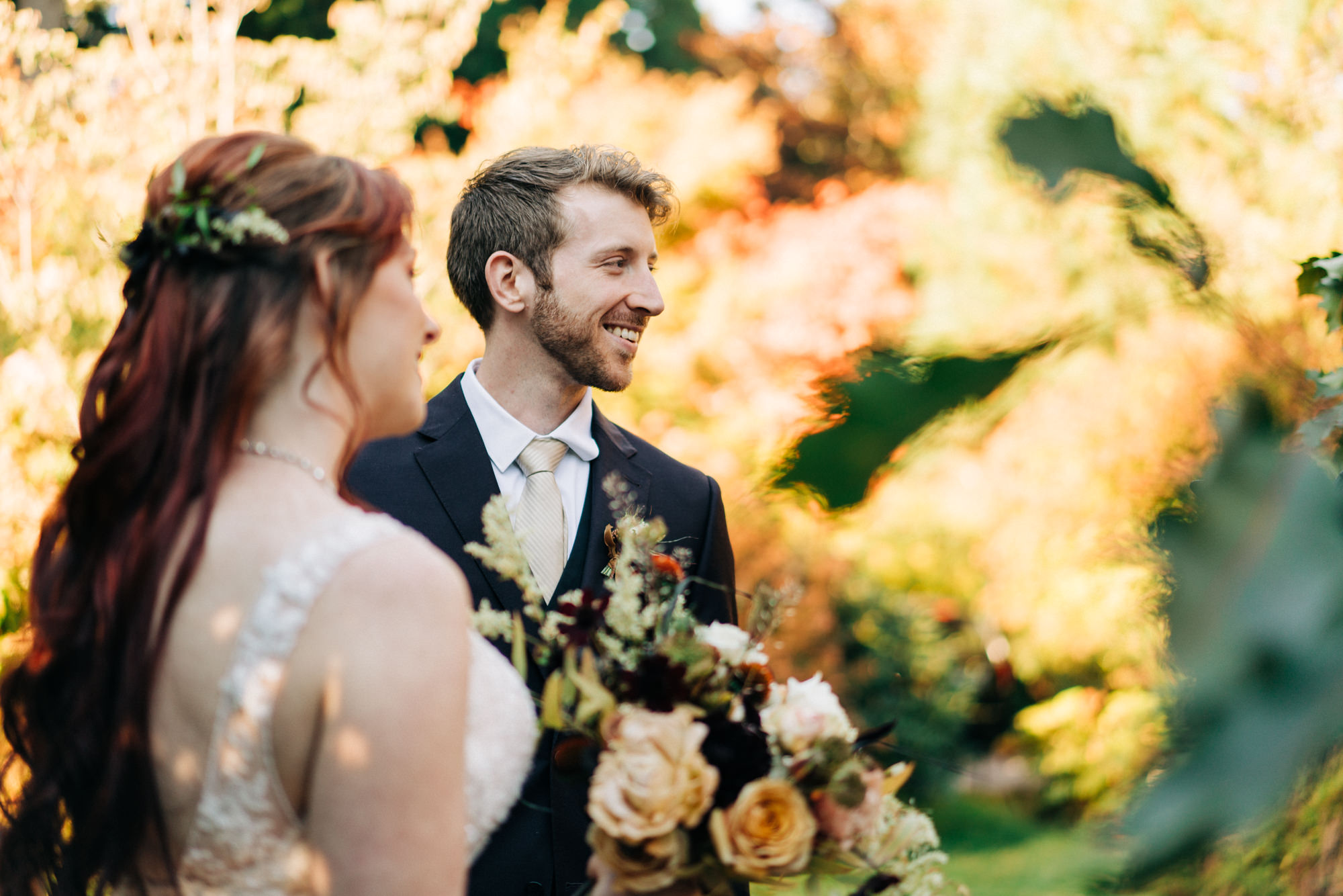 Seattle wedding photographers: Fall Wedding at Bella Luna Farms (38)