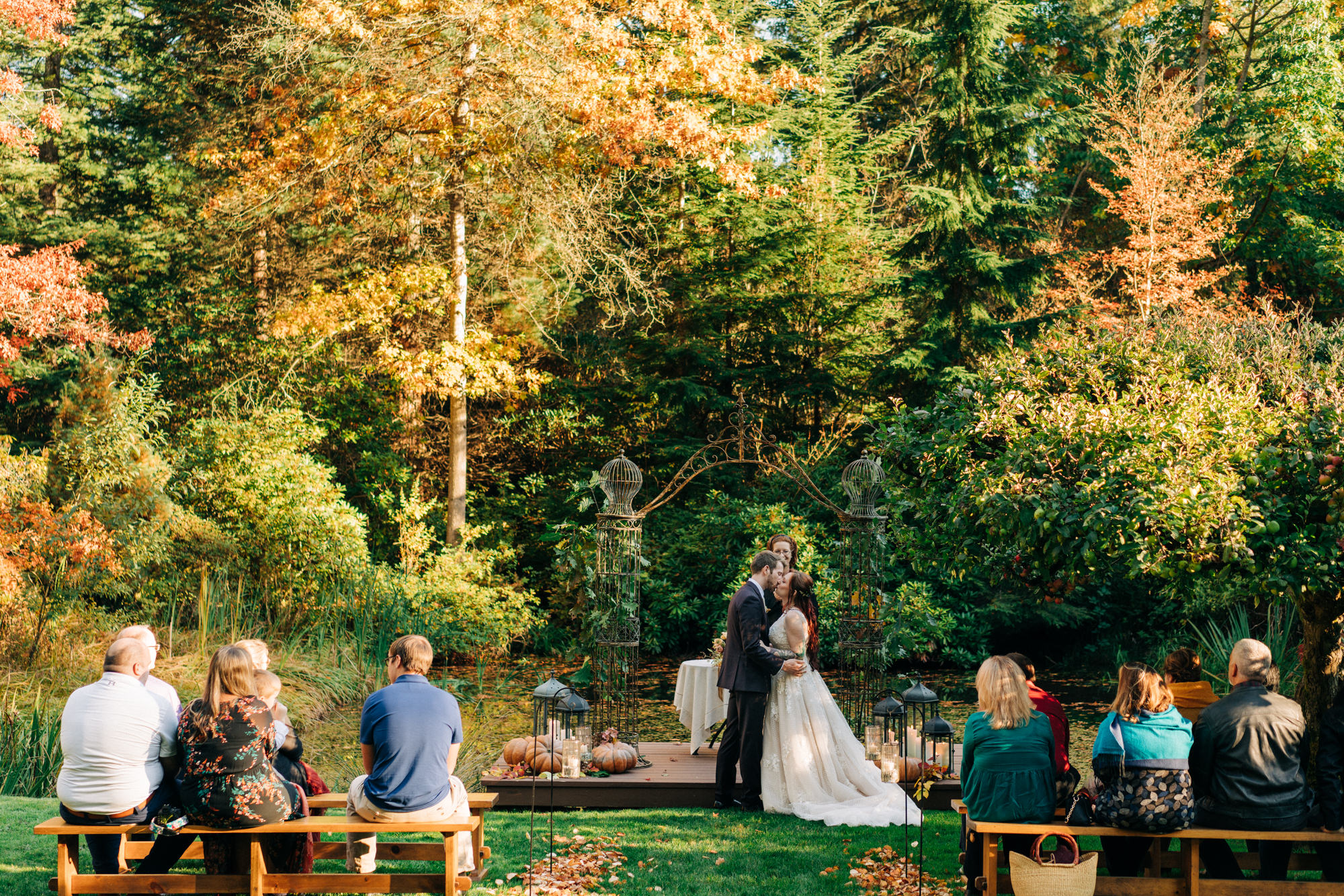 Seattle wedding photographers: Fall Wedding at Bella Luna Farms (30)