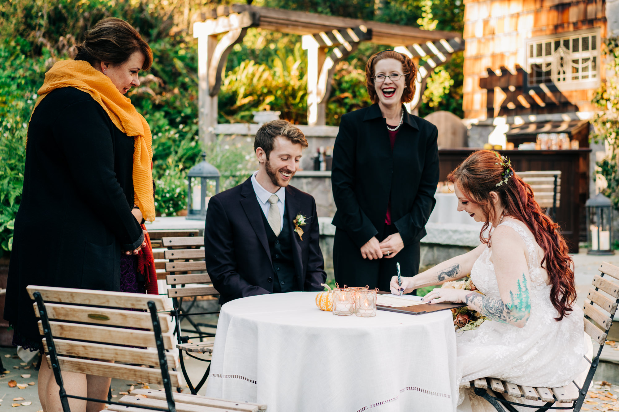 Seattle wedding photographers: Fall Wedding at Bella Luna Farms (28)