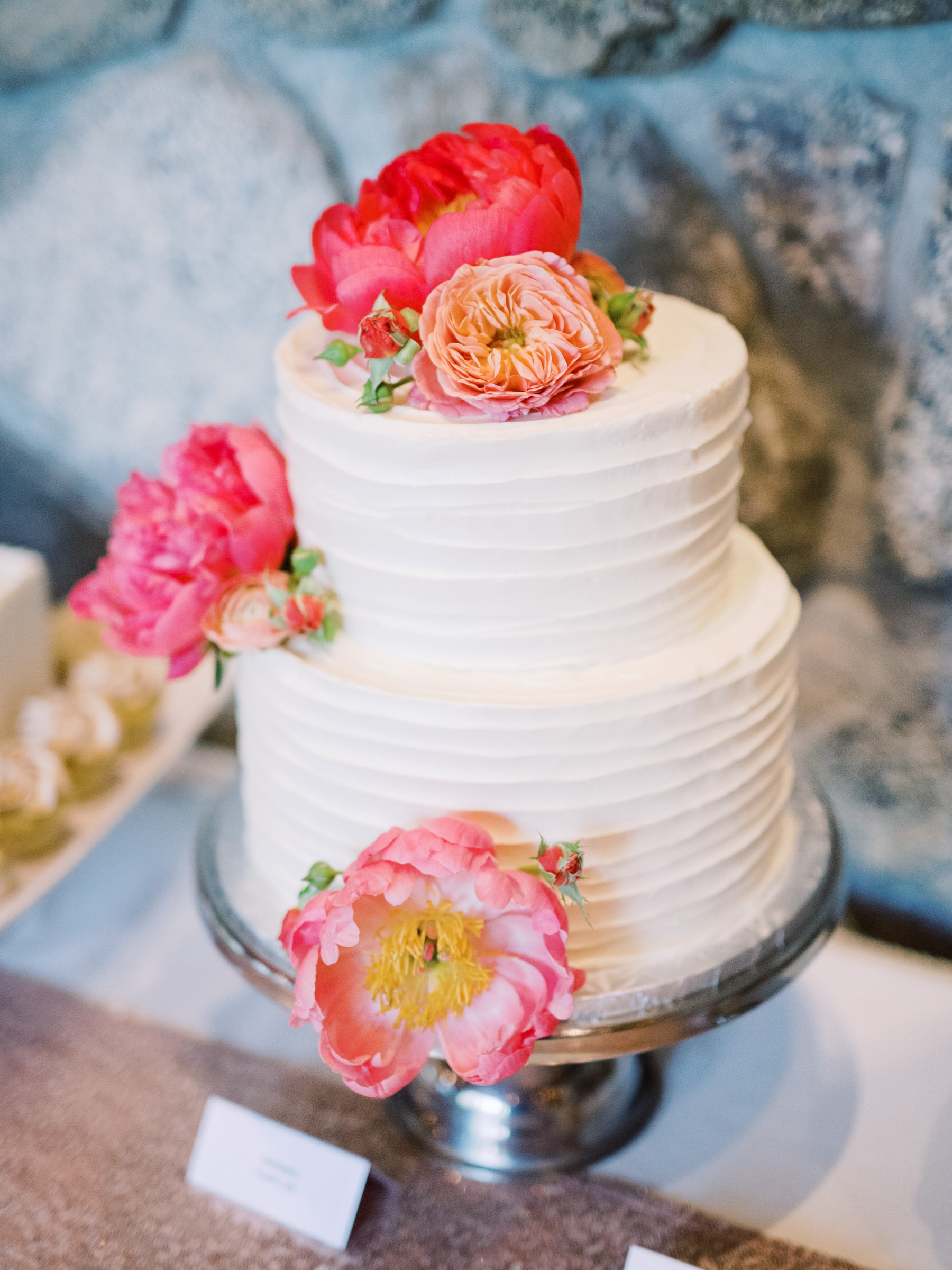 Sleeping Lady Resort weddings: The wedding cake