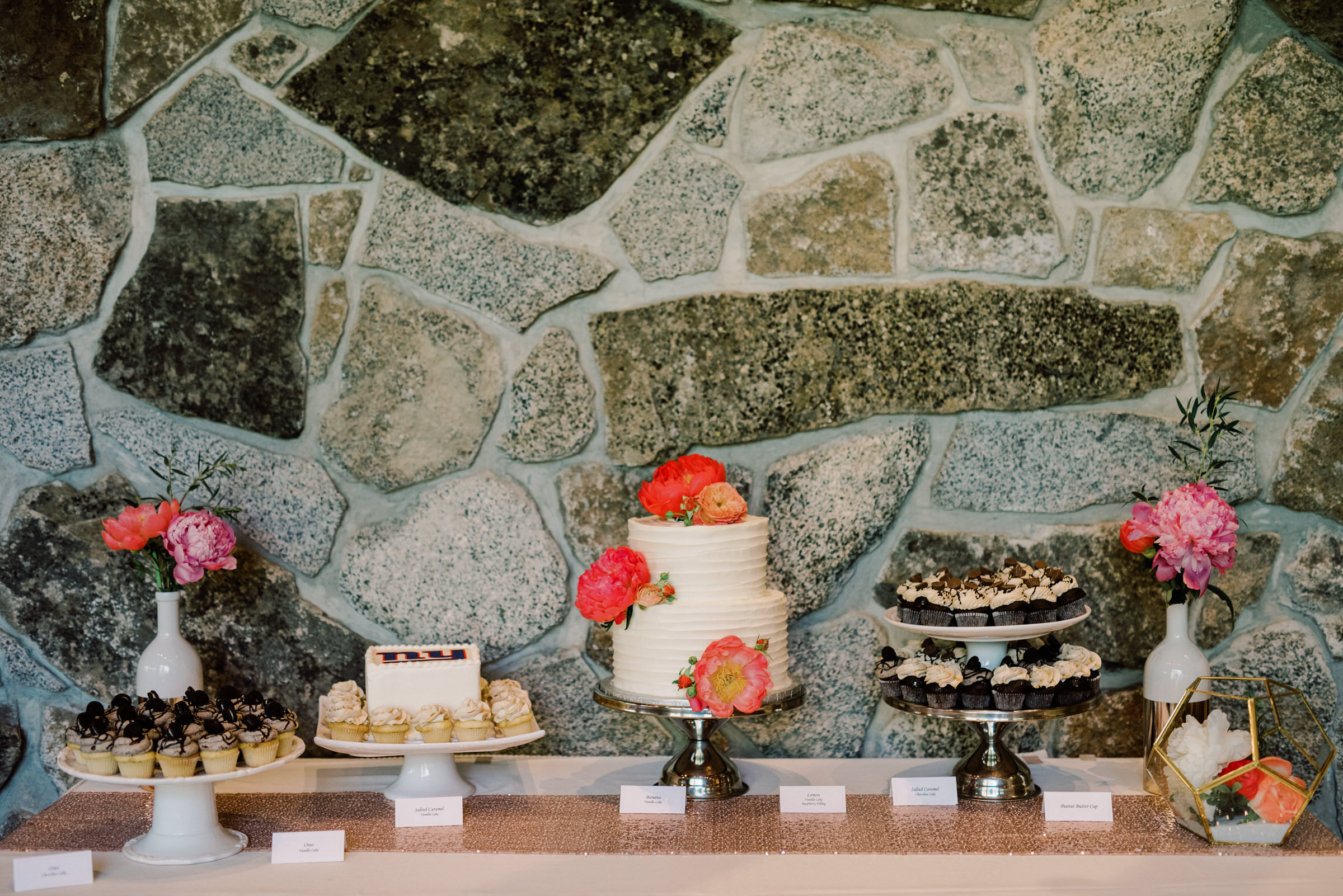 Sleeping Lady Resort weddings: The wedding dessert table