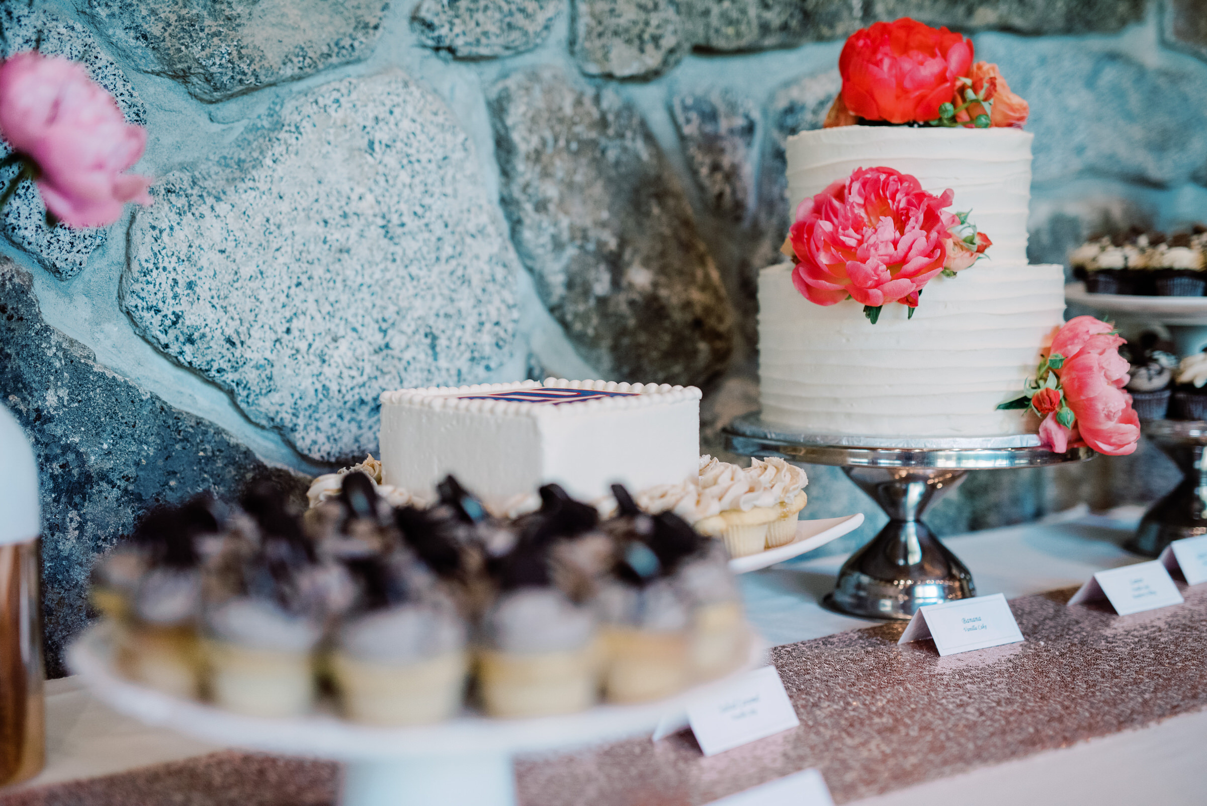 Sleeping Lady Resort weddings: The dessert table and wedding cake