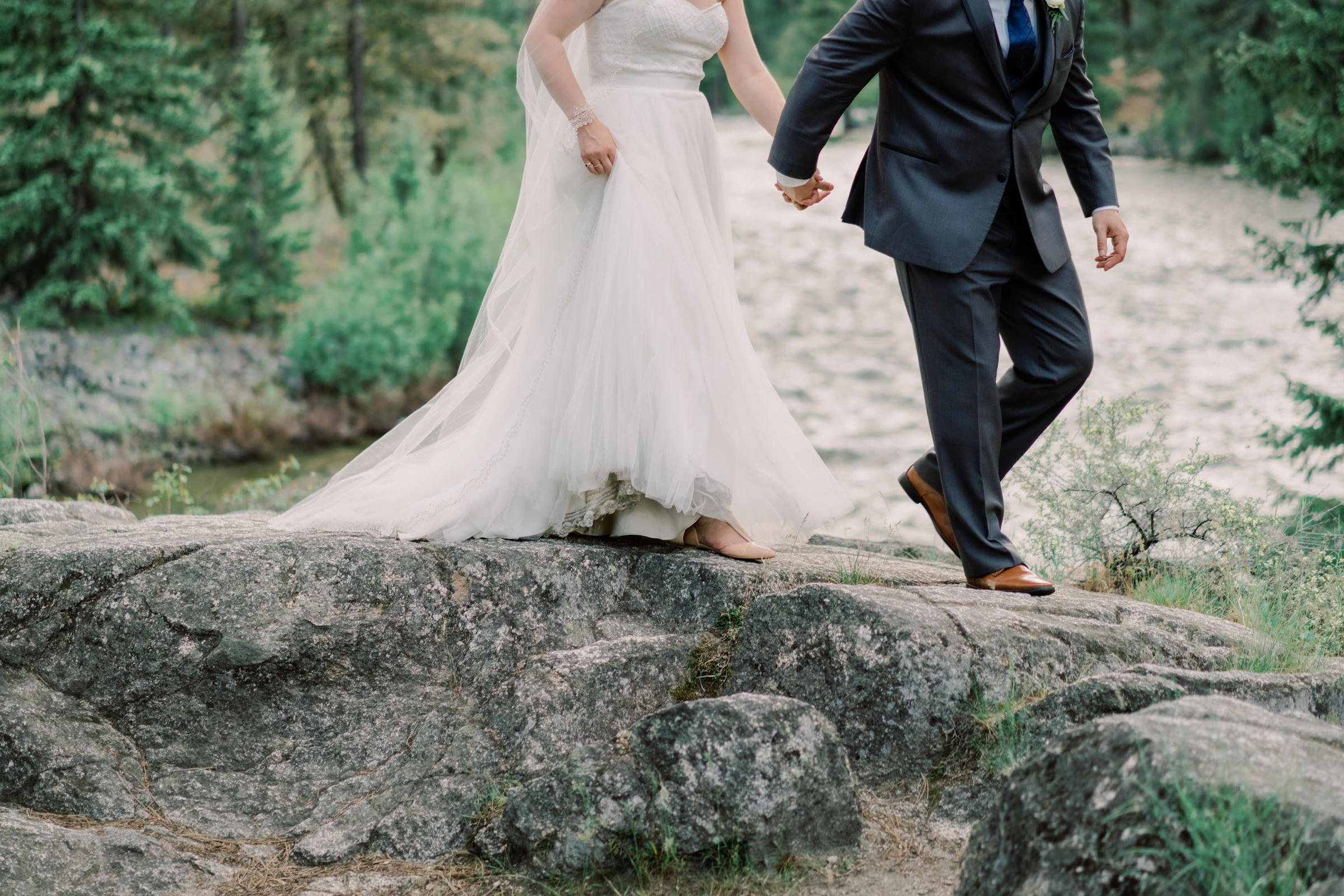 Leavenworth wedding photographer: Kristen and Russ wedding portraits