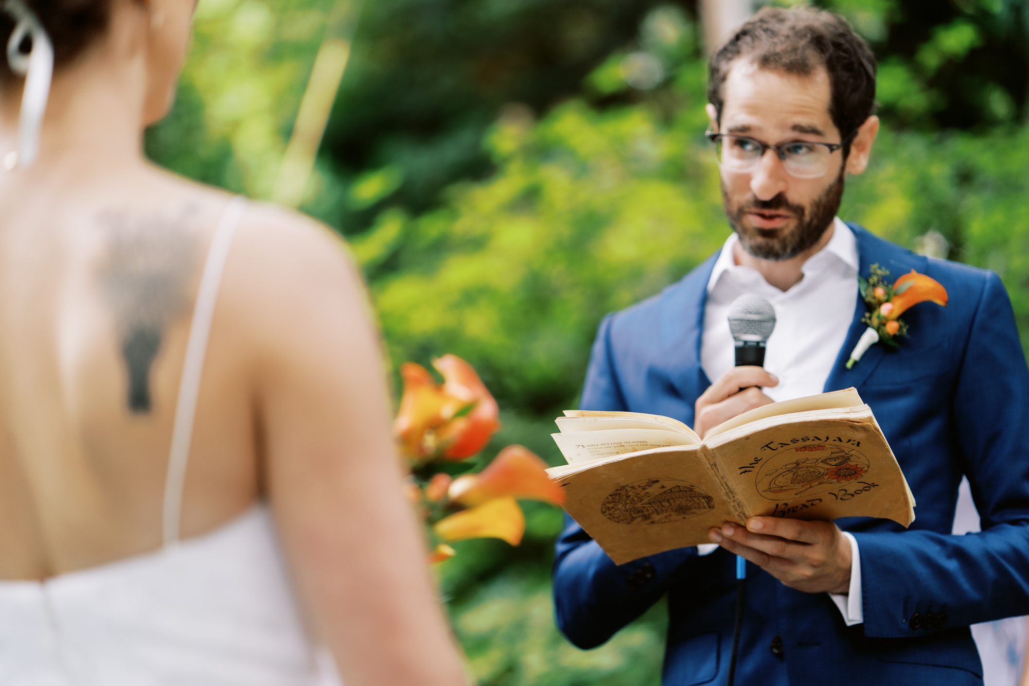 Seattle wedding photographers: Groom Scott reads his vows