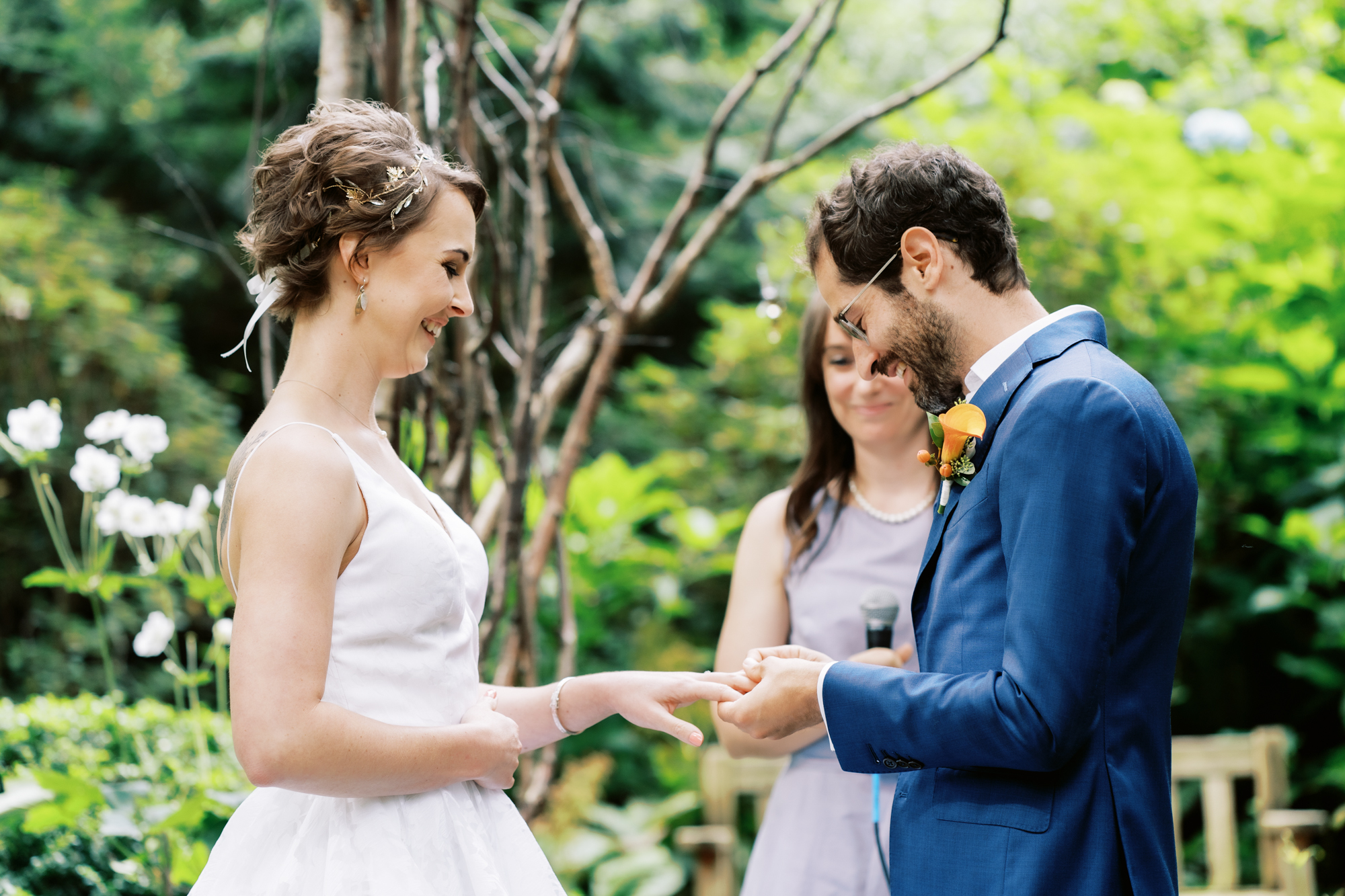 Dunn Garden Weddings: Amy and Scott exchange rings