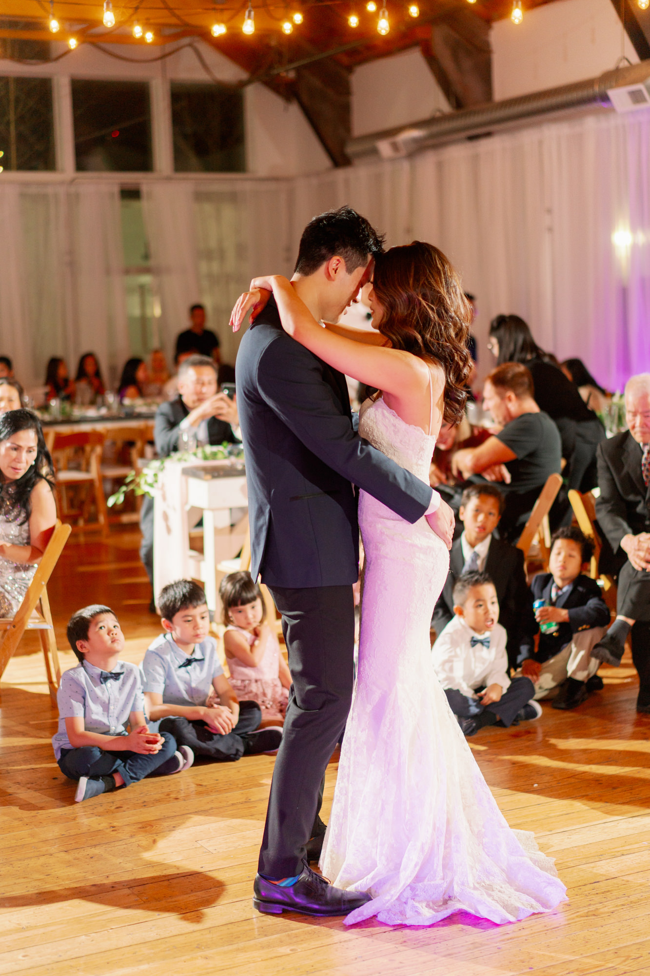 Seattle Vietnamese wedding photographer: Lynda and John first dance