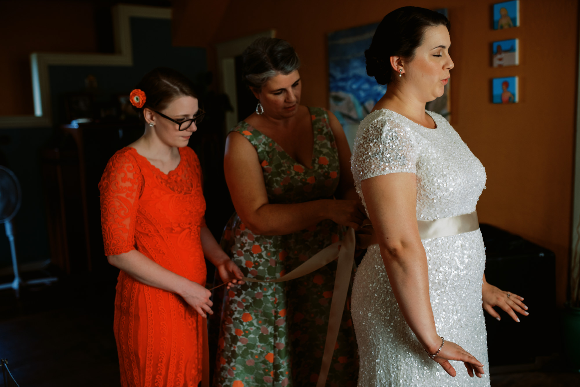 Seattle Backyard Wedding: Bridal getting ready