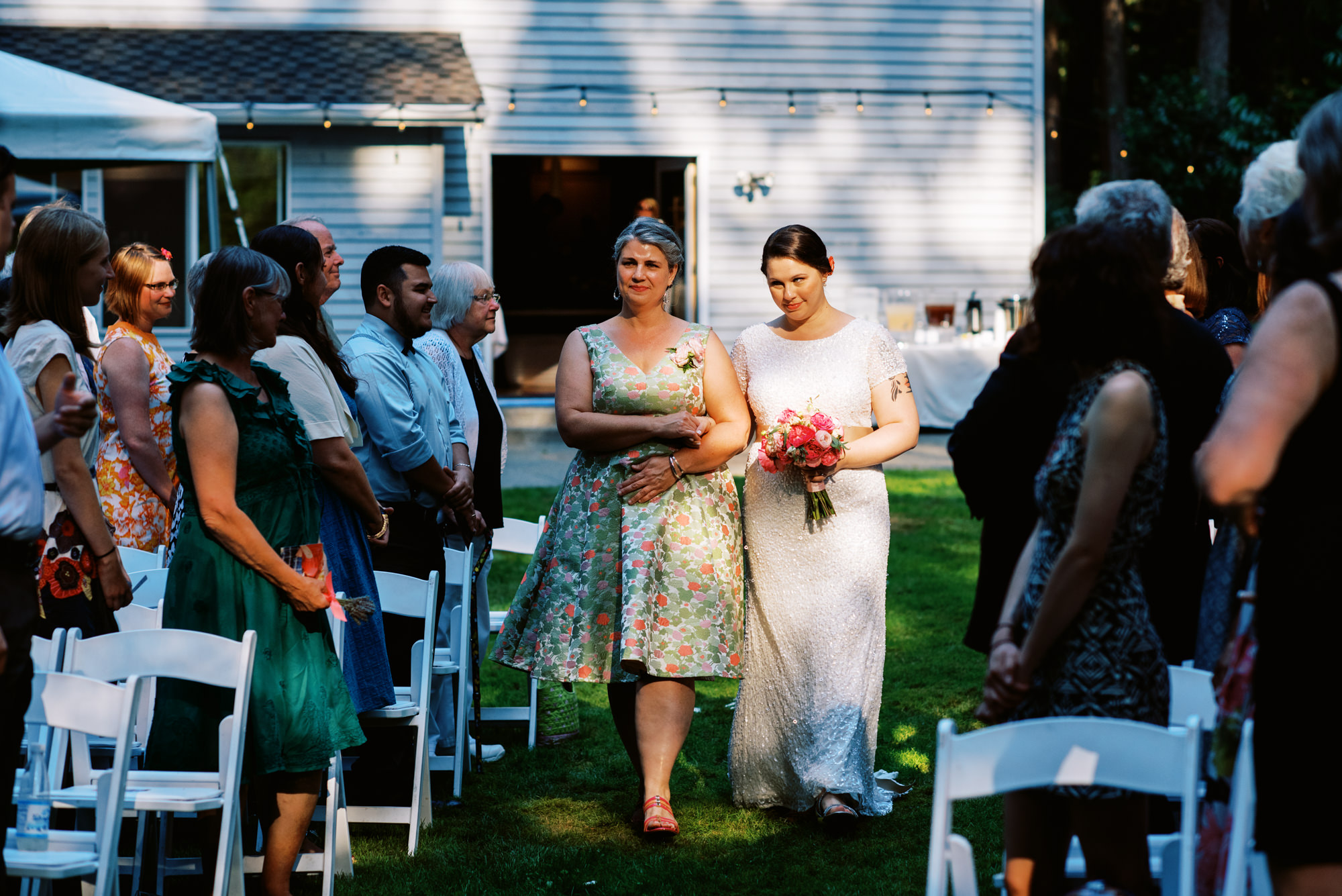 Seattle Backyard Wedding: Hannah and Jacob ceremony moments