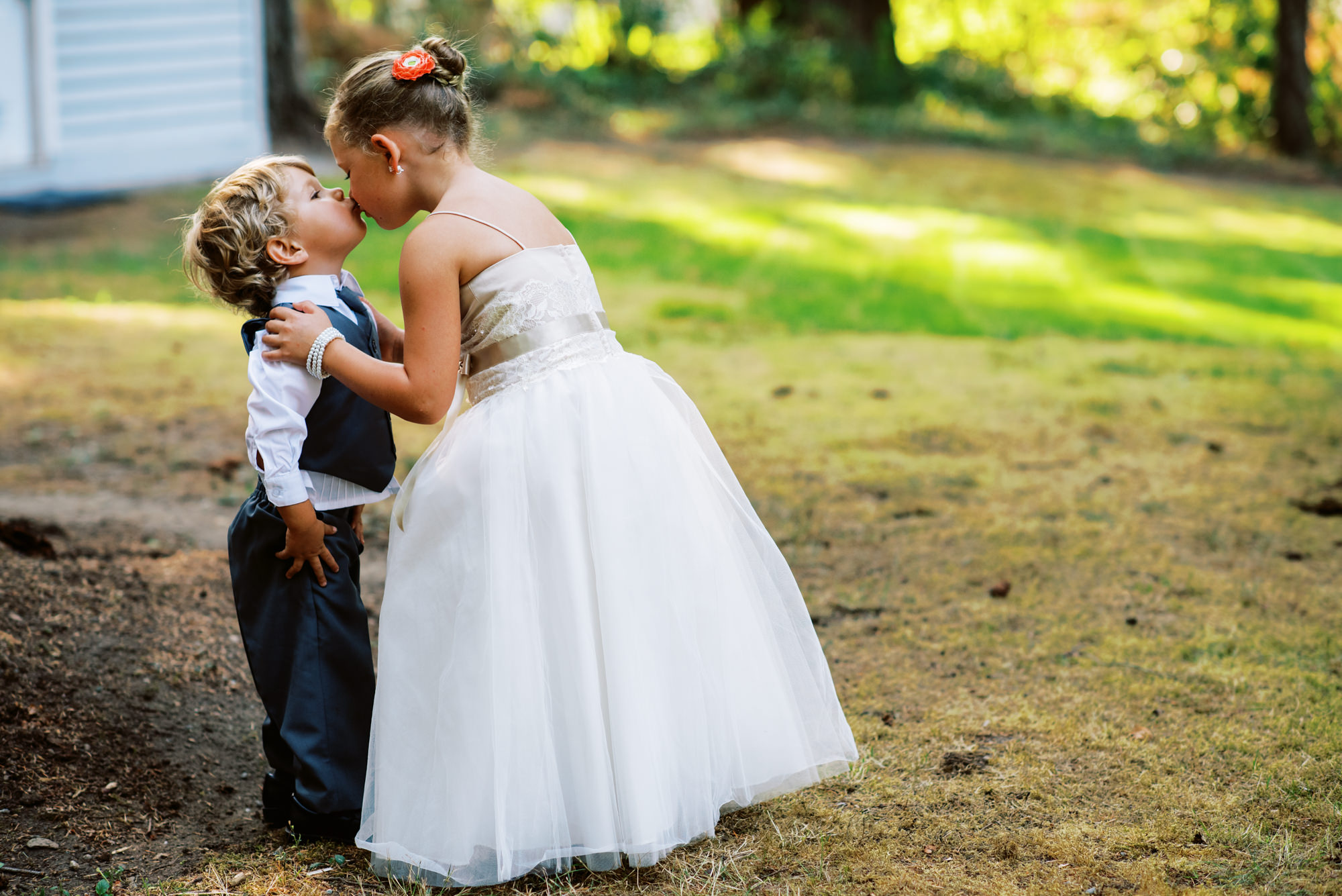 Seattle Backyard Wedding: Hannah and Jacob ceremony moments