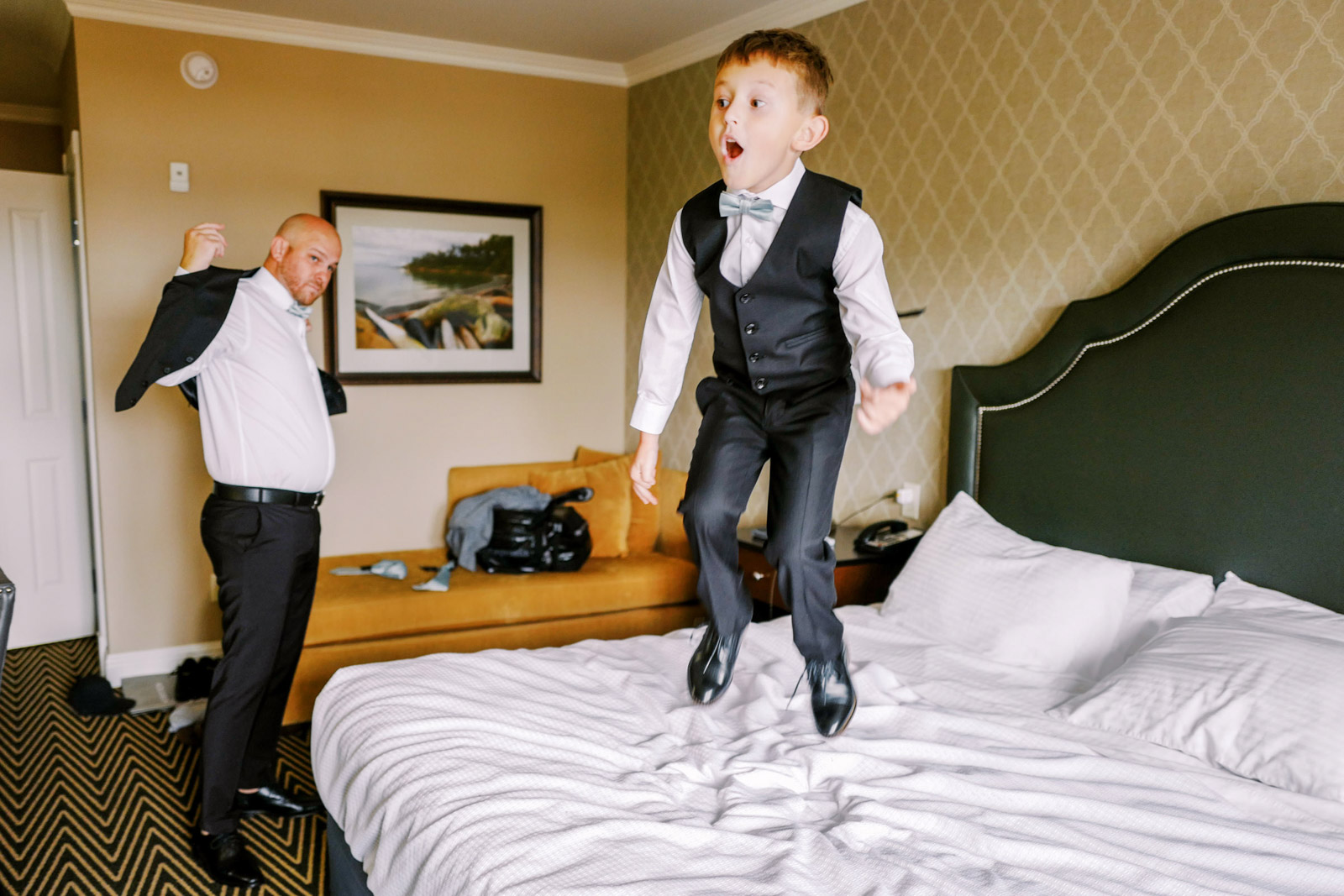 wedding-kids-jumping-on-bed-seattle-wedding-photographer-jenn-tai-kelly-01