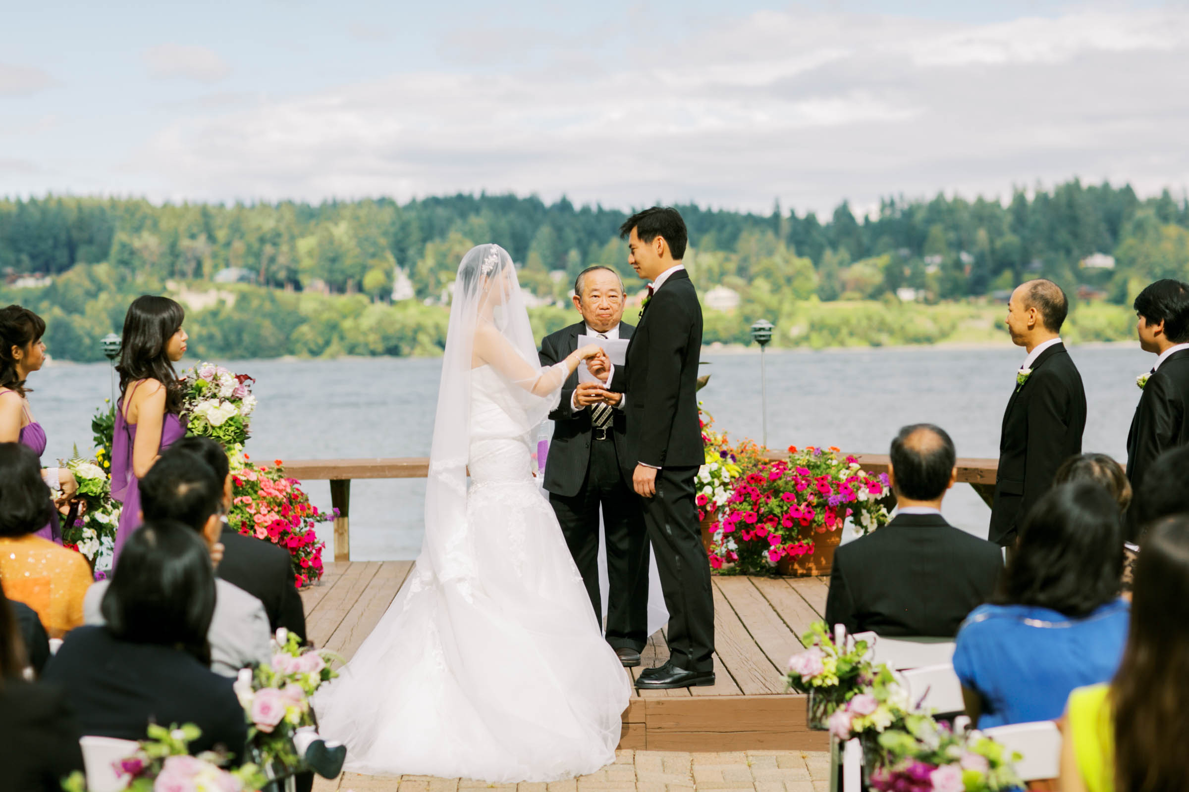Kiana Lodge Greater Seattle wedding venue photographed by Seattle wedding photographers JENN TAI & Co