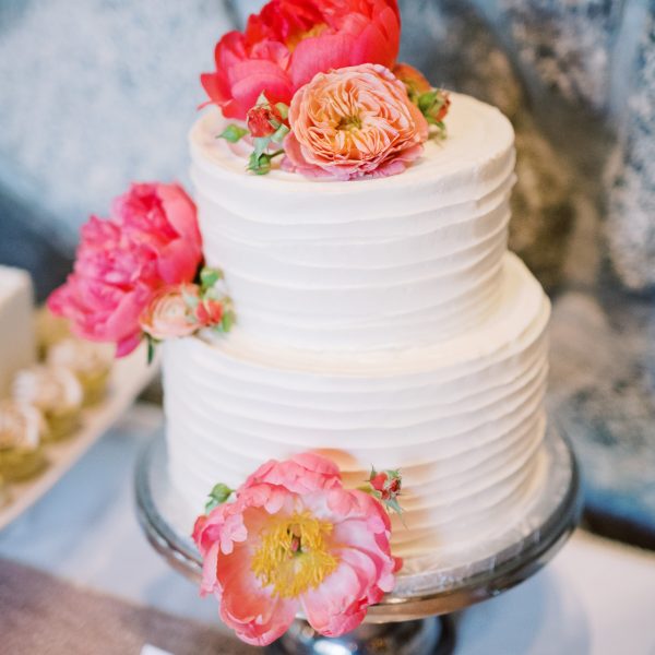 Sleeping Lady Resort weddings: The wedding cake