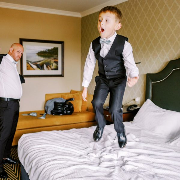 wedding-kids-jumping-on-bed-seattle-wedding-photographer-jenn-tai-kelly-01